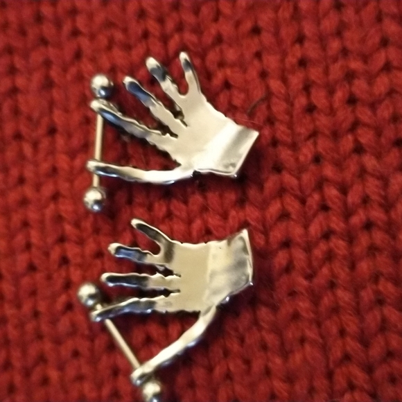👋   Unisex Stainless steel nipple/earrings in the shape of hands - Picture 3 of 4